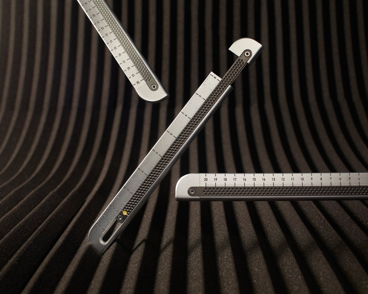 Metrolog Ruler – Aluminum ruler and calliper