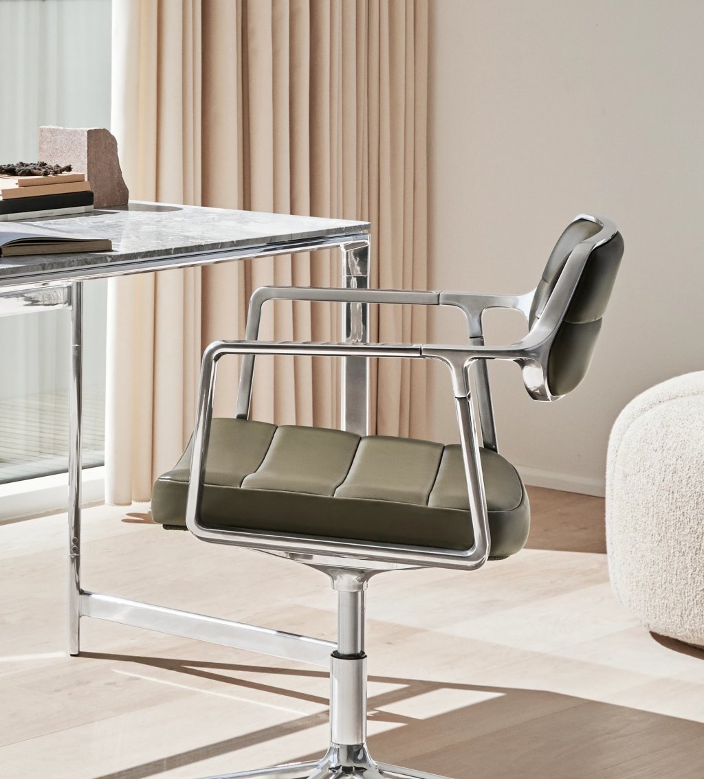 Vipp Swivel+ Chair