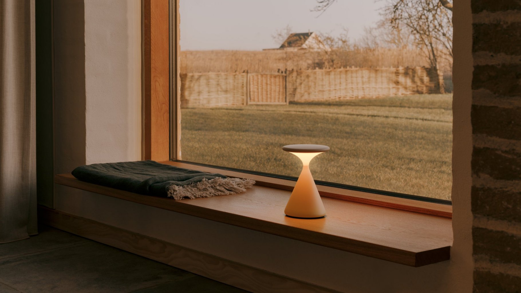 Photo 1 of Grau Salt Portable Lamp